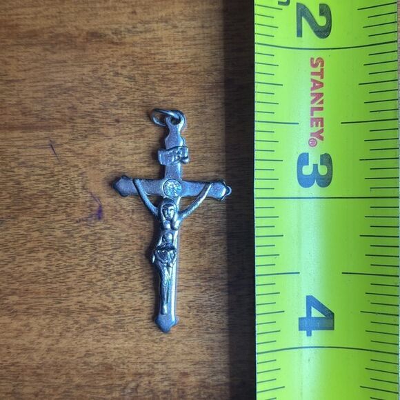 💛 Vintage Gold Plated CZ Crucifix Pendant - Picture 4 of 4